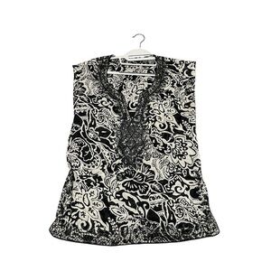 New York & Company Black and White Graphic Blouse